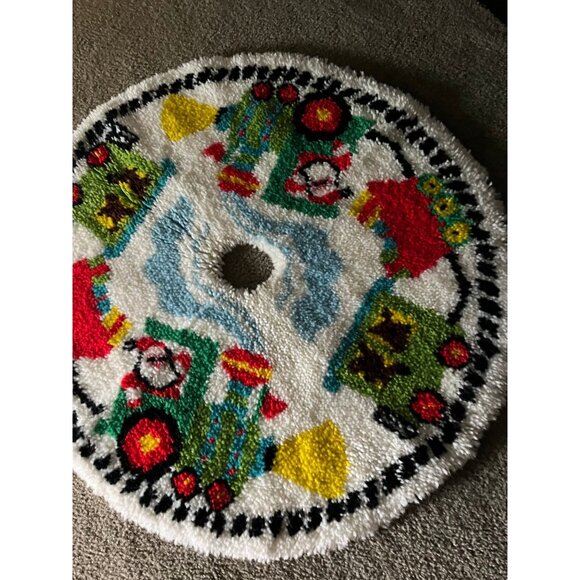 Vintage 1980's Handmade Hooked Christmas Tree Rug In A Choo Choo Train Pattern - Picture 4 of 9